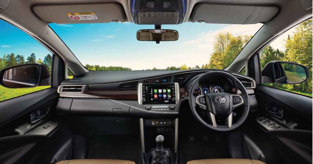 Innova crysta Interior